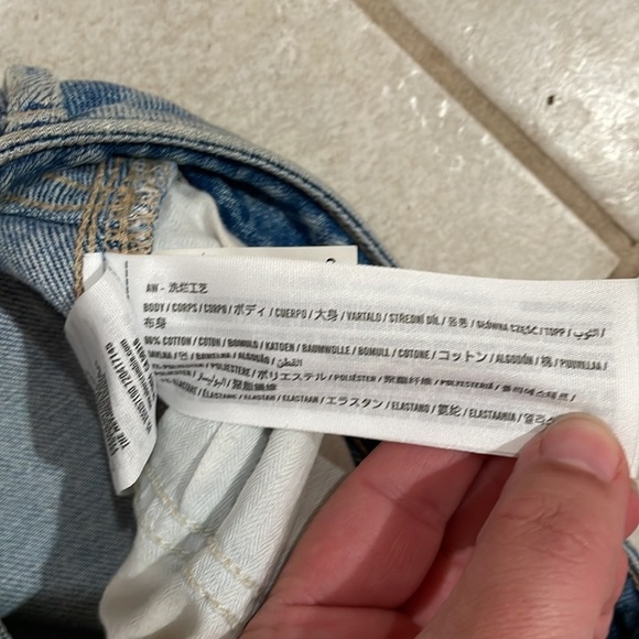 Hollister Curvy Ultra High Rise Mom Jeans Destroyed 3L - Picture 5 of 8